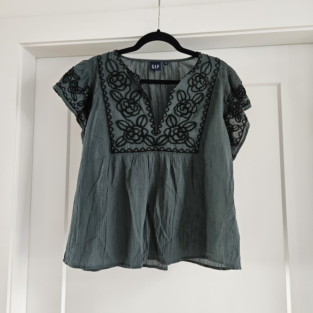GAP Teal Green Boho Embroidered V-Neck Blouse with Black Trim